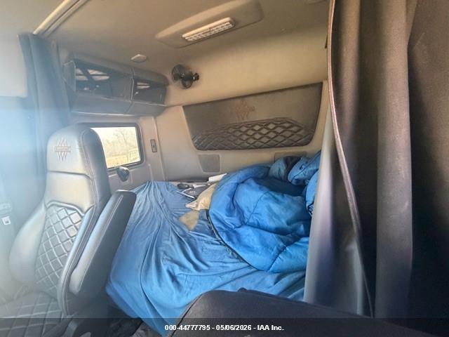 4V4NC9EH1DN146713 2013 VOLVO VN photo no. 11