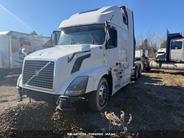 4V4NC9EH1DN146713 2013 VOLVO VN photo no. 2