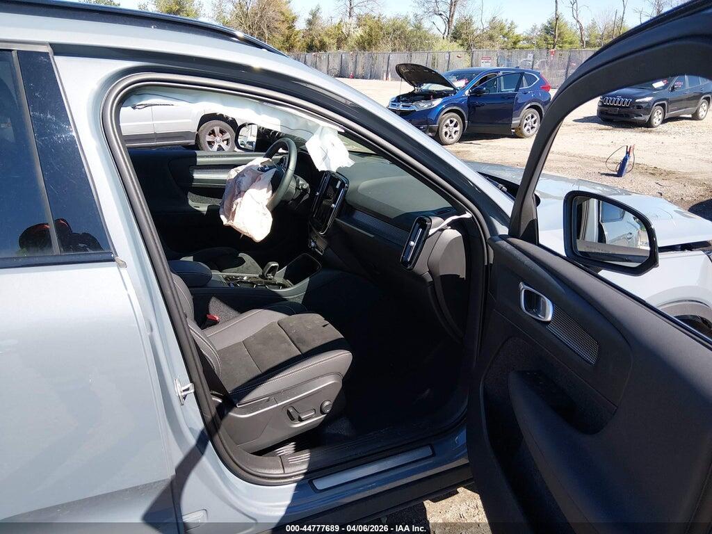 YV4L12UWXP2114104 2023 VOLVO XC40 photo no. 5