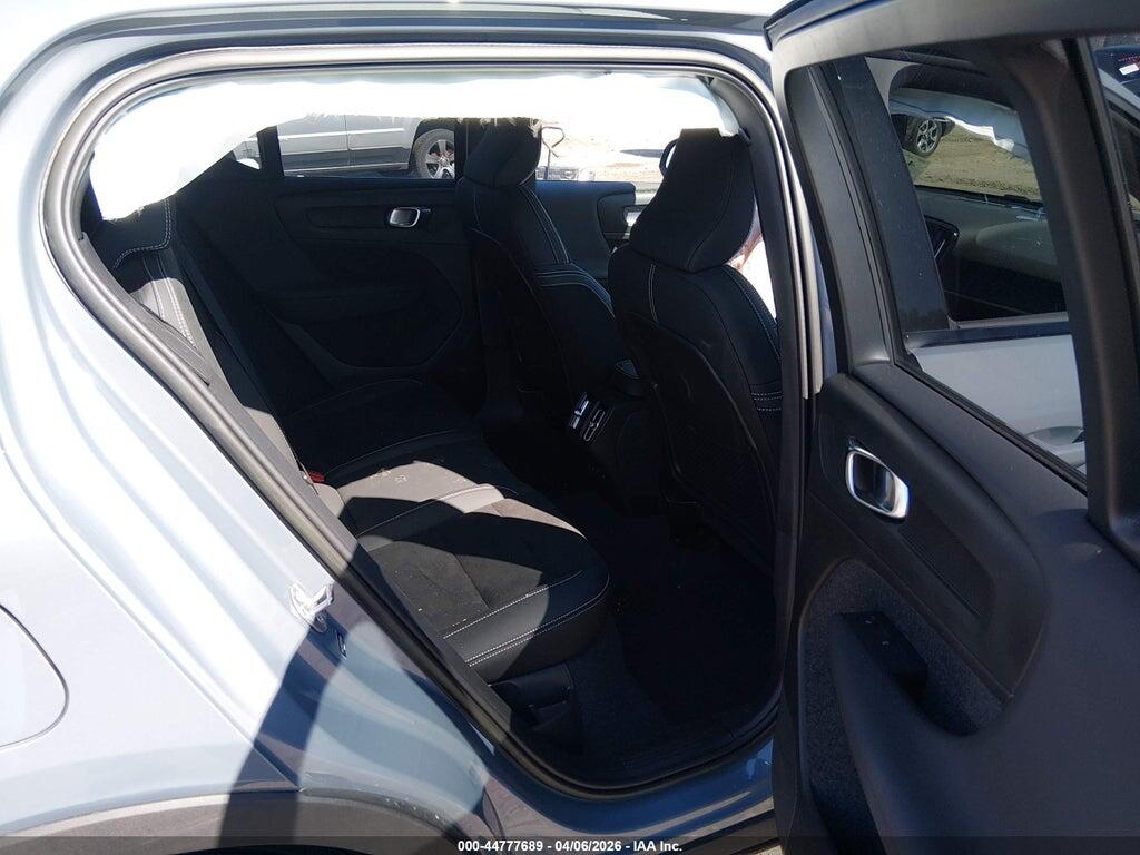 YV4L12UWXP2114104 2023 VOLVO XC40 photo no. 8