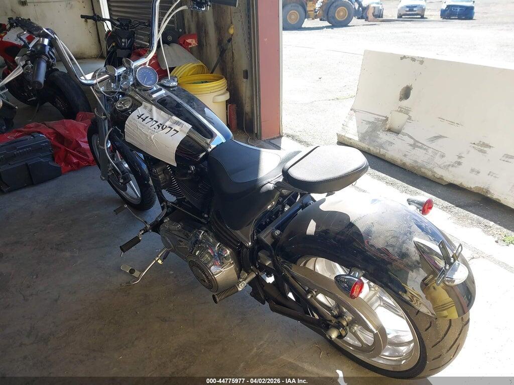 1HD1JK5338Y072225 2008 HARLEY-DAVIDSON FXCWC photo no. 3