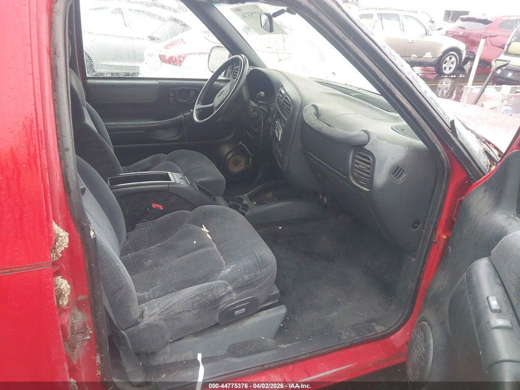 1GNDT13W812170067 2001 CHEVROLET BLAZER photo no. 5