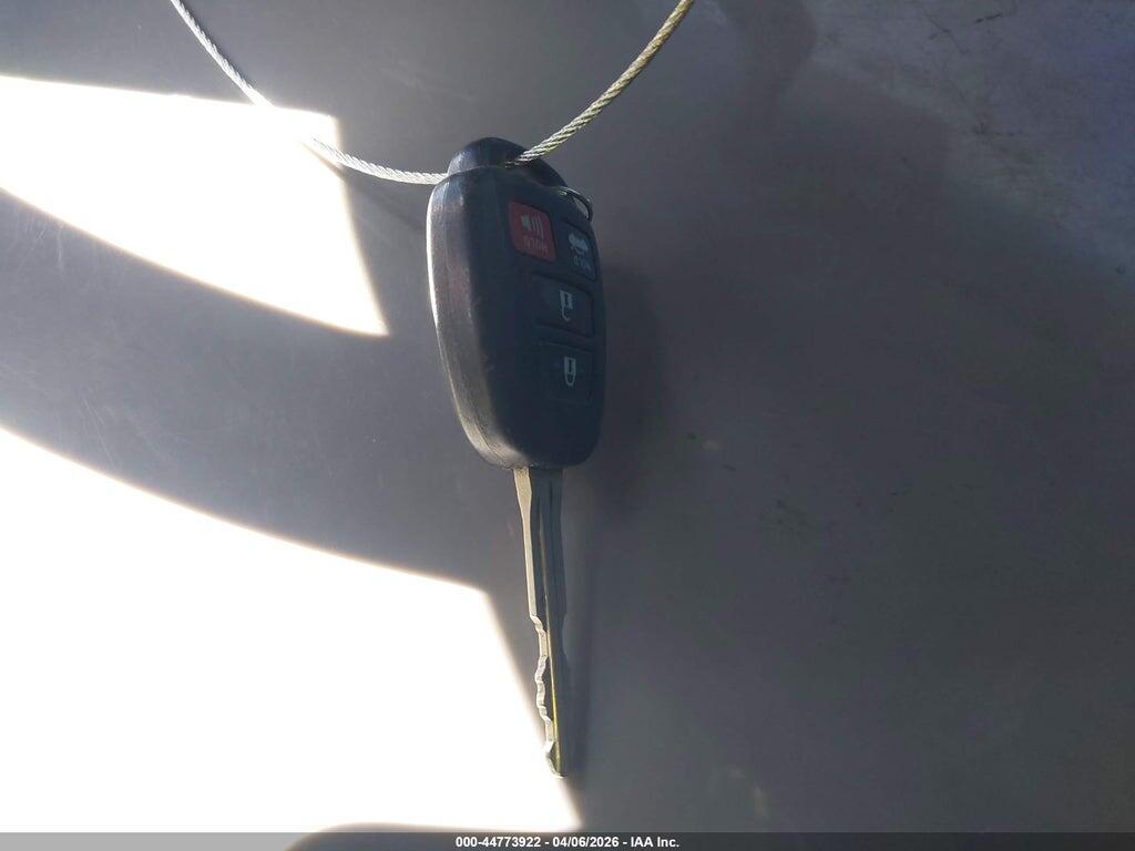 4T1BF1FK5GU247325 2016 TOYOTA CAMRY photo no. 11