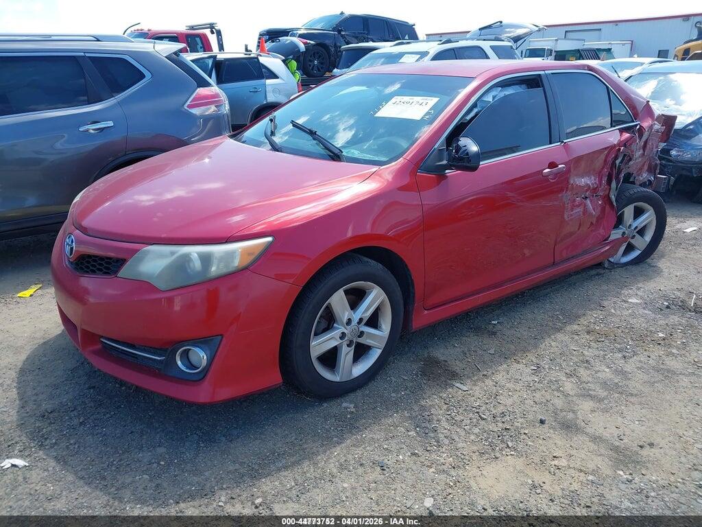 4T1BF1FK6EU784055 2014 TOYOTA CAMRY photo no. 2