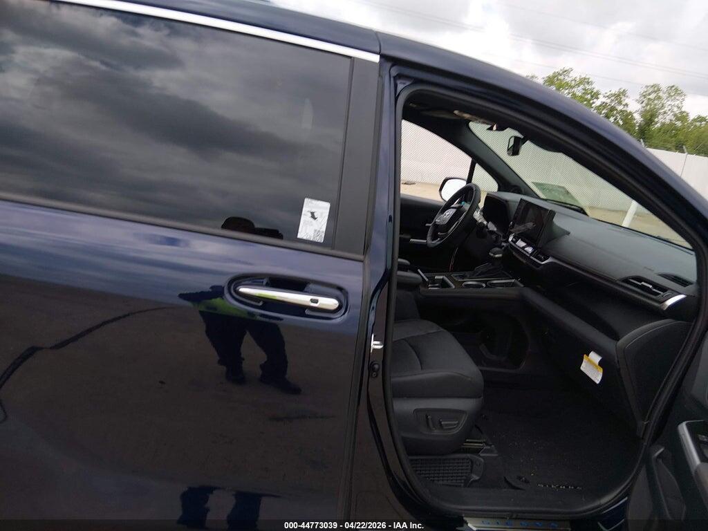 5TDZRKEC1TS301728 2026 TOYOTA SIENNA photo no. 5