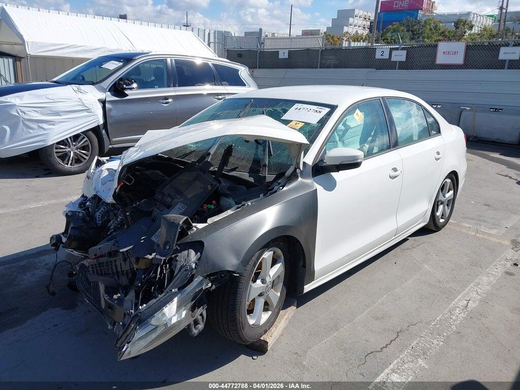 3VWB17AJ6EM221447 2014 VOLKSWAGEN JETTA photo no. 2