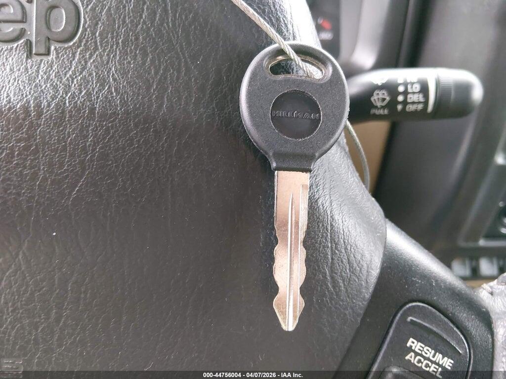 1J4FA59S8YP747917 2000 JEEP WRANGLER photo no. 11