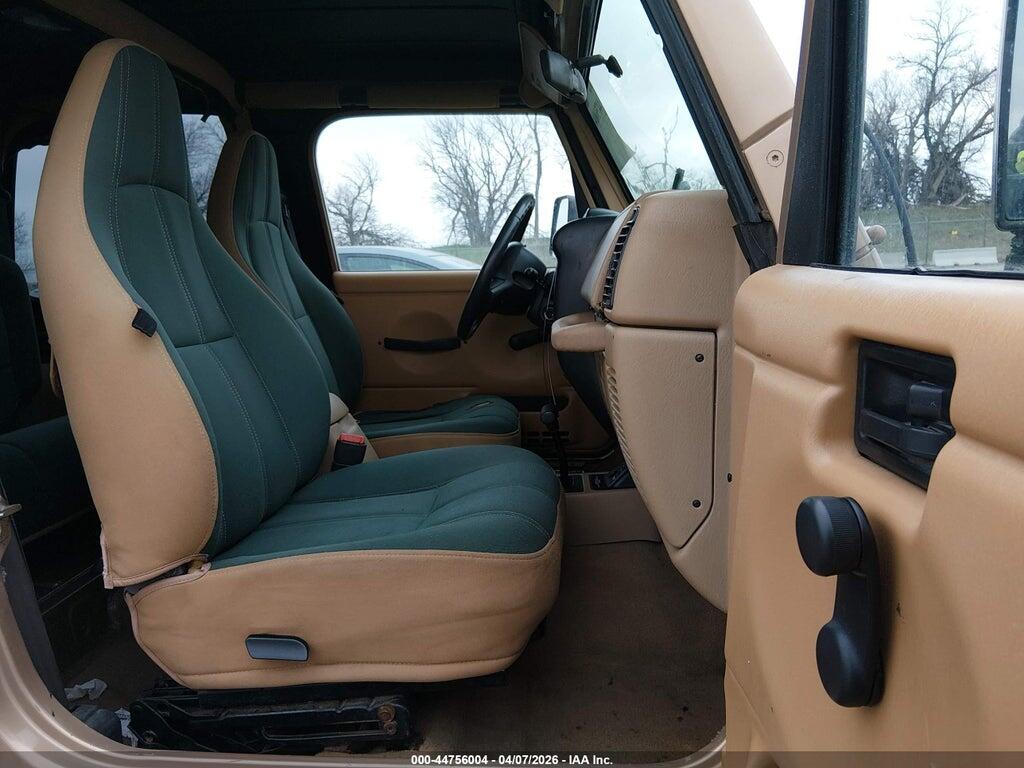 1J4FA59S8YP747917 2000 JEEP WRANGLER photo no. 5