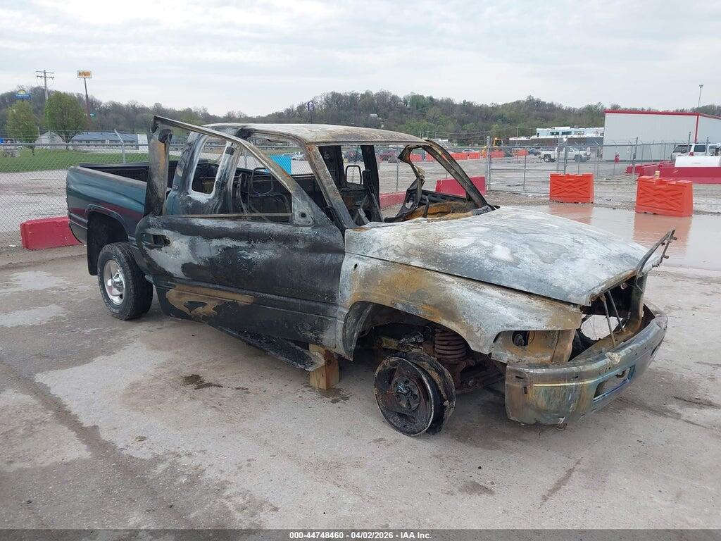 3B7HF13Z2WG140833 1998 DODGE RAM 1500 photo no. 1