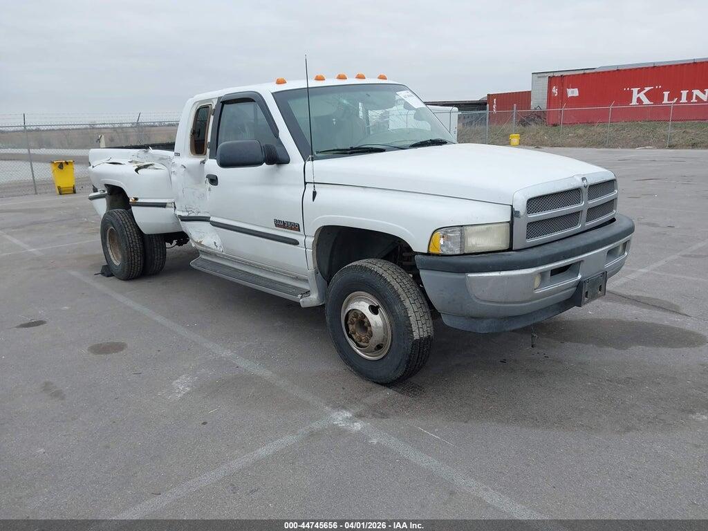 1B7MF33D8WJ133253 1998 DODGE RAM 3500 photo no. 1