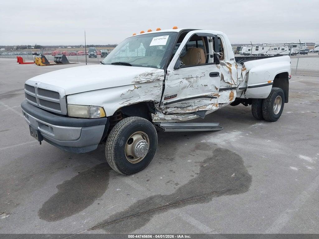 1B7MF33D8WJ133253 1998 DODGE RAM 3500 photo no. 2