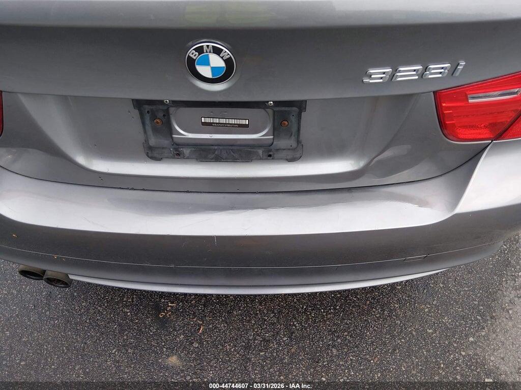 WBAPH7C57BE677492 2011 BMW 328I photo no. 11