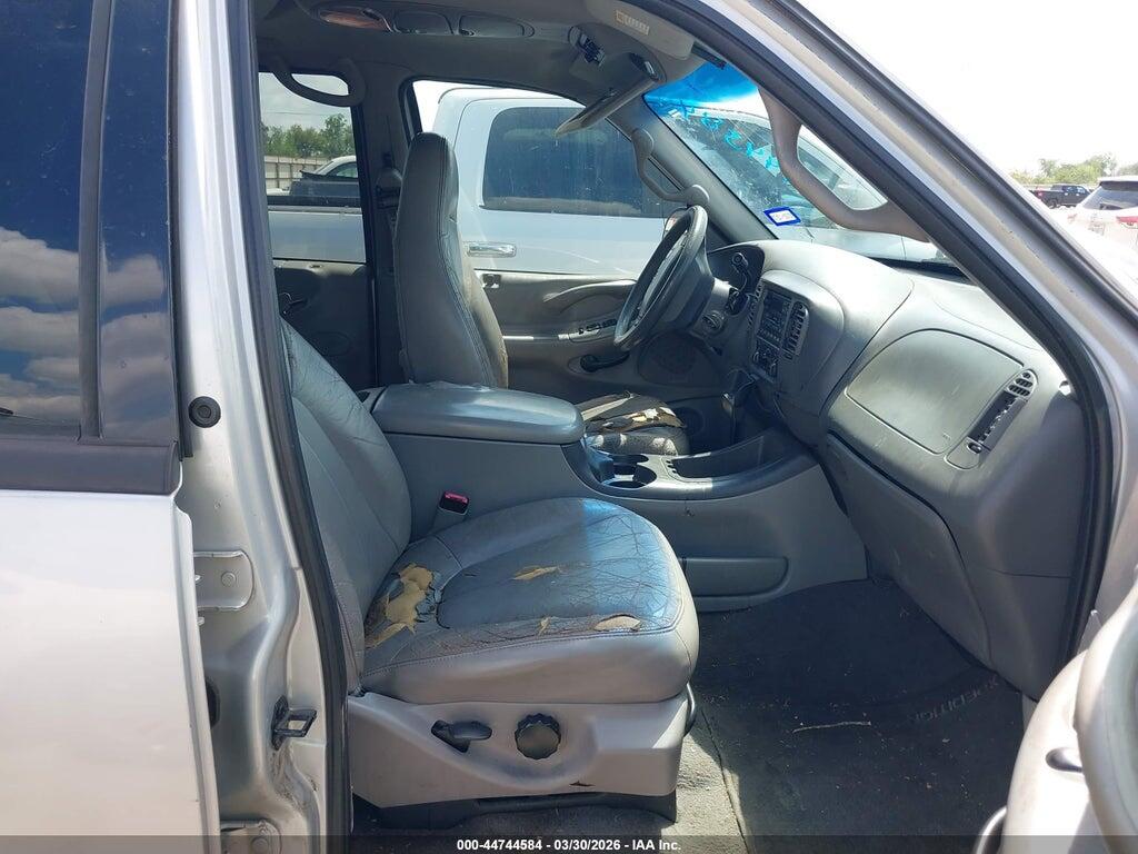 1FMRU1569YLC31189 2000 FORD EXPEDITION photo no. 5