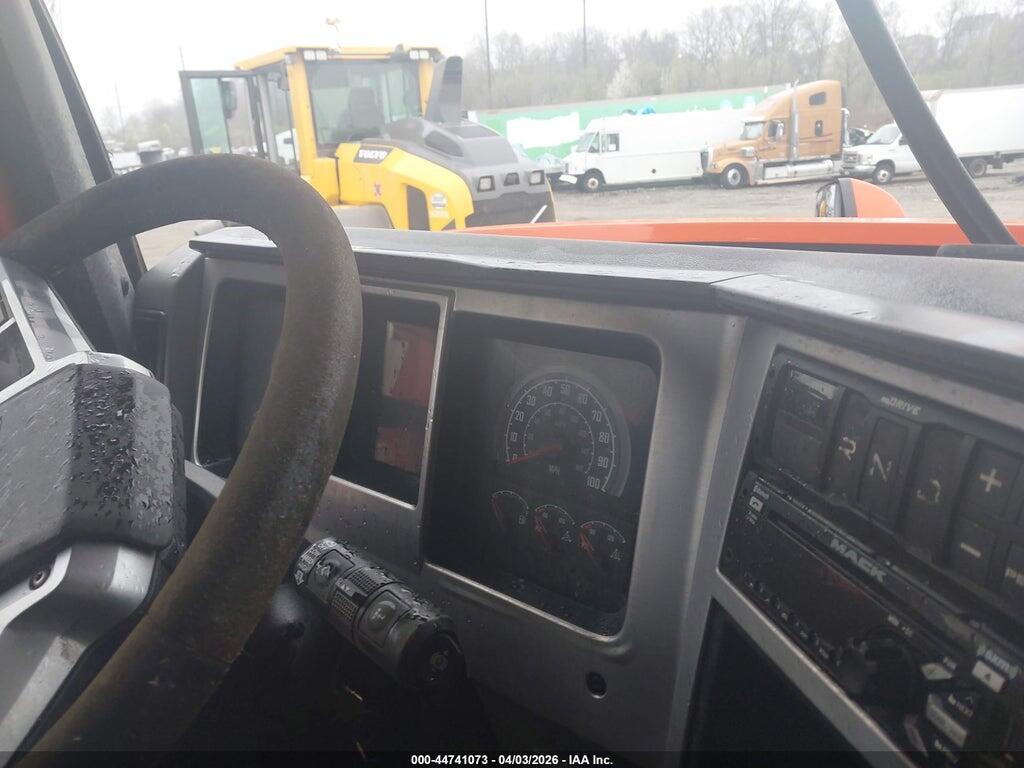 1M2AN3GC7KM007980 2019 MACK ANTHEM photo no. 5