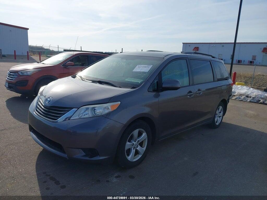 5TDKK3DC5BS100023 2011 TOYOTA SIENNA photo no. 2