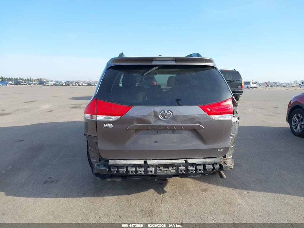 5TDKK3DC5BS100023 2011 TOYOTA SIENNA photo no. 6