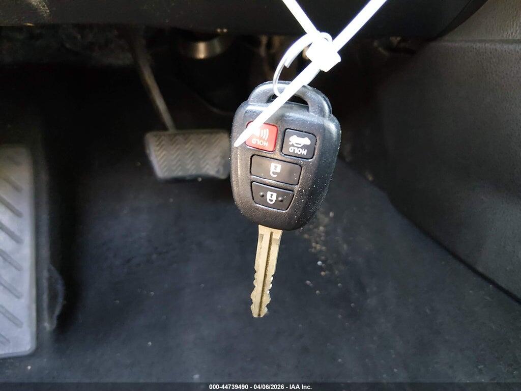 5YFBURHE3HP731895 2017 TOYOTA COROLLA photo no. 11