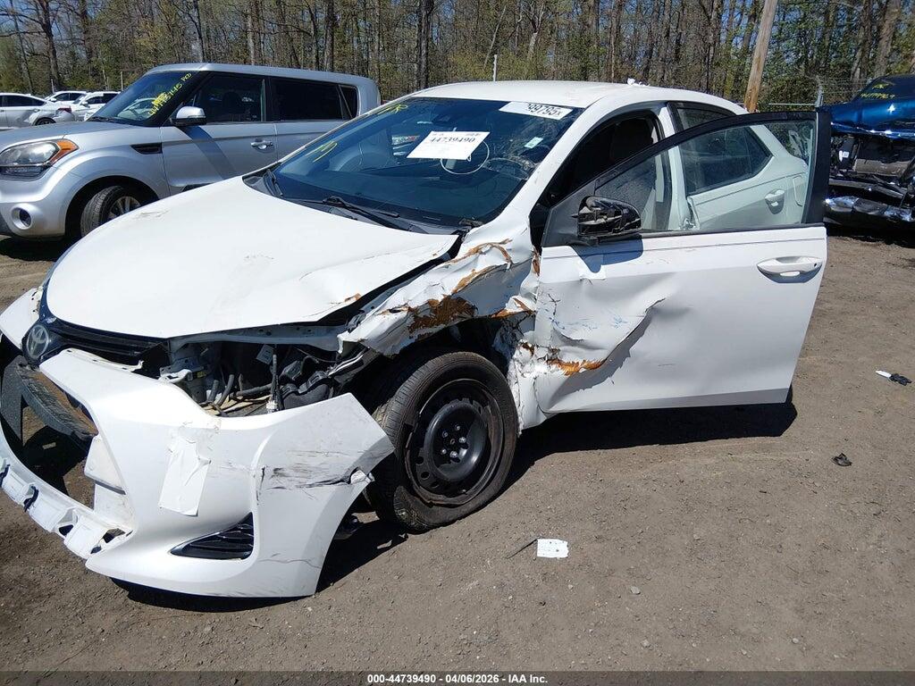 5YFBURHE3HP731895 2017 TOYOTA COROLLA photo no. 2