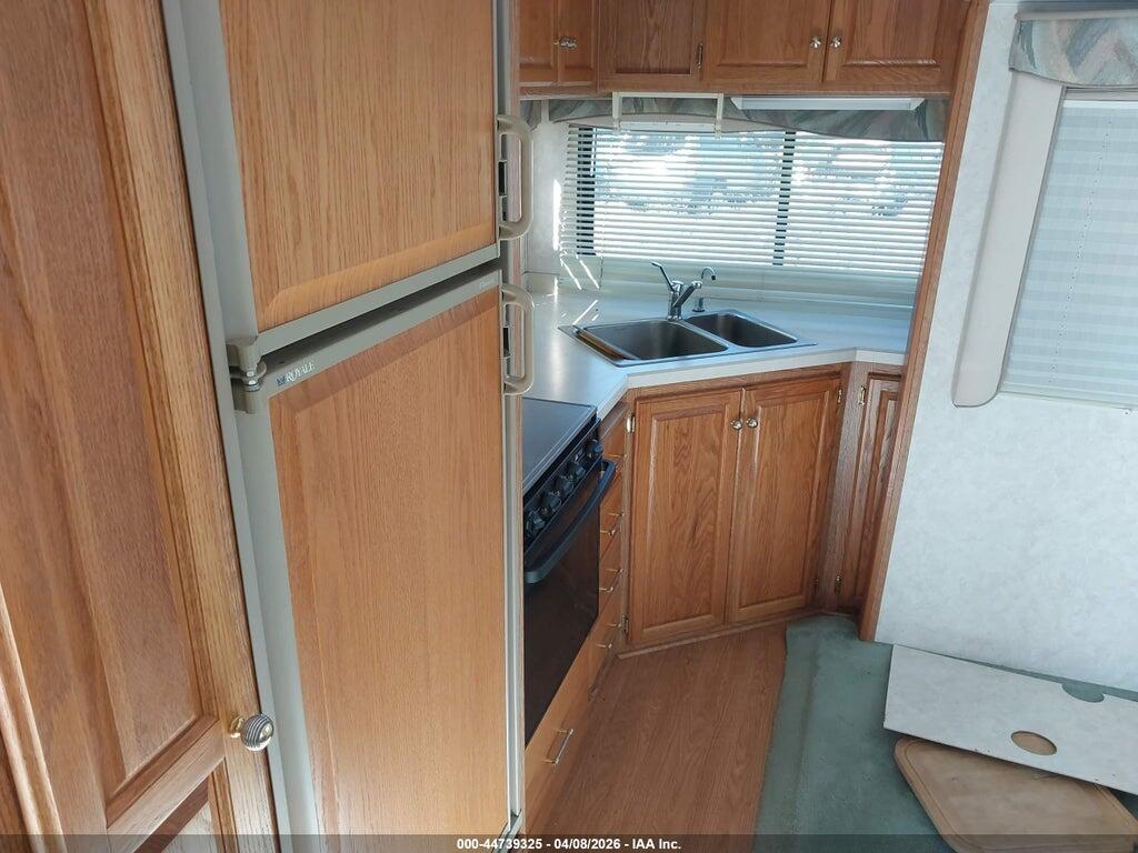 1W53ATN27YY031353 2000 ALP TL photo no. 12