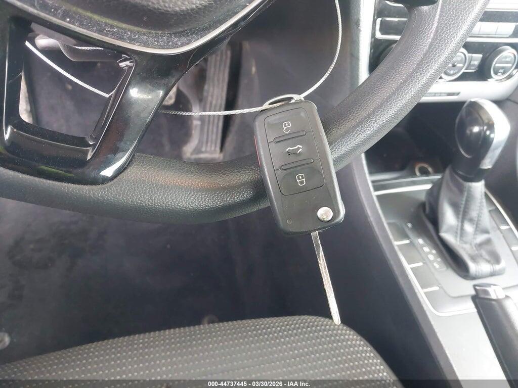 1VWAT7A33HC025687 2017 VOLKSWAGEN PASSAT photo no. 11