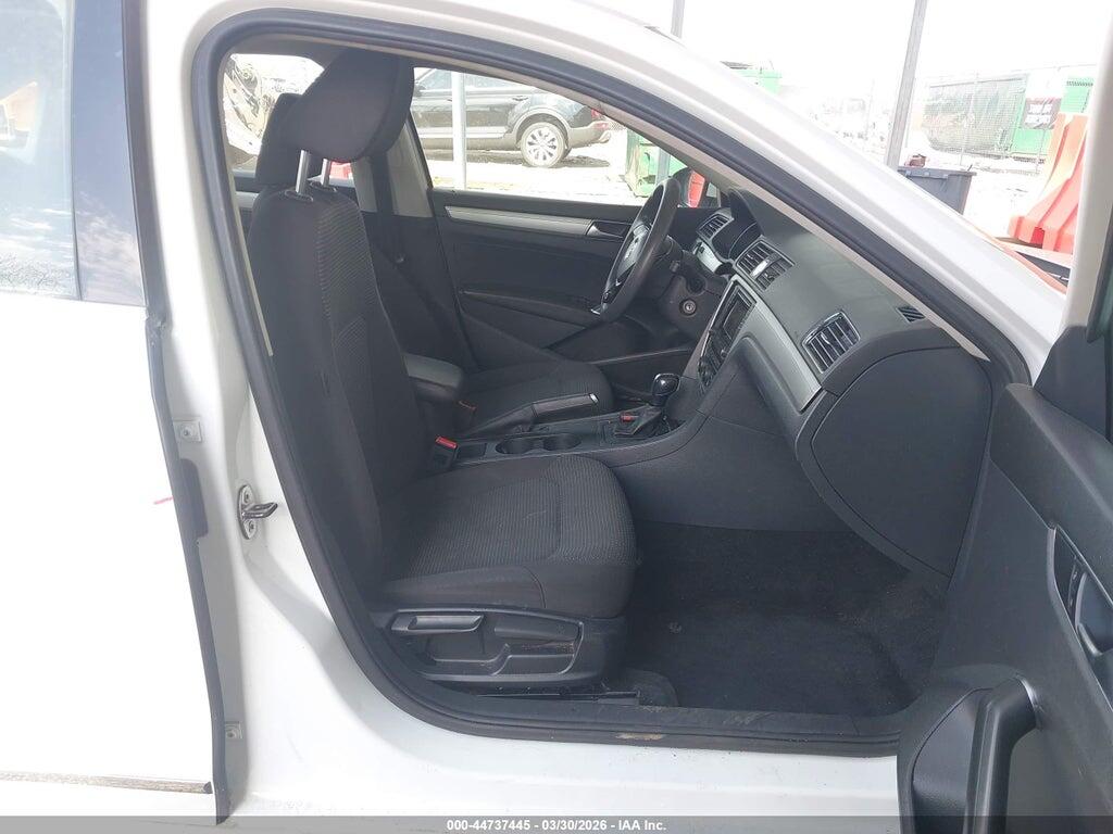 1VWAT7A33HC025687 2017 VOLKSWAGEN PASSAT photo no. 5