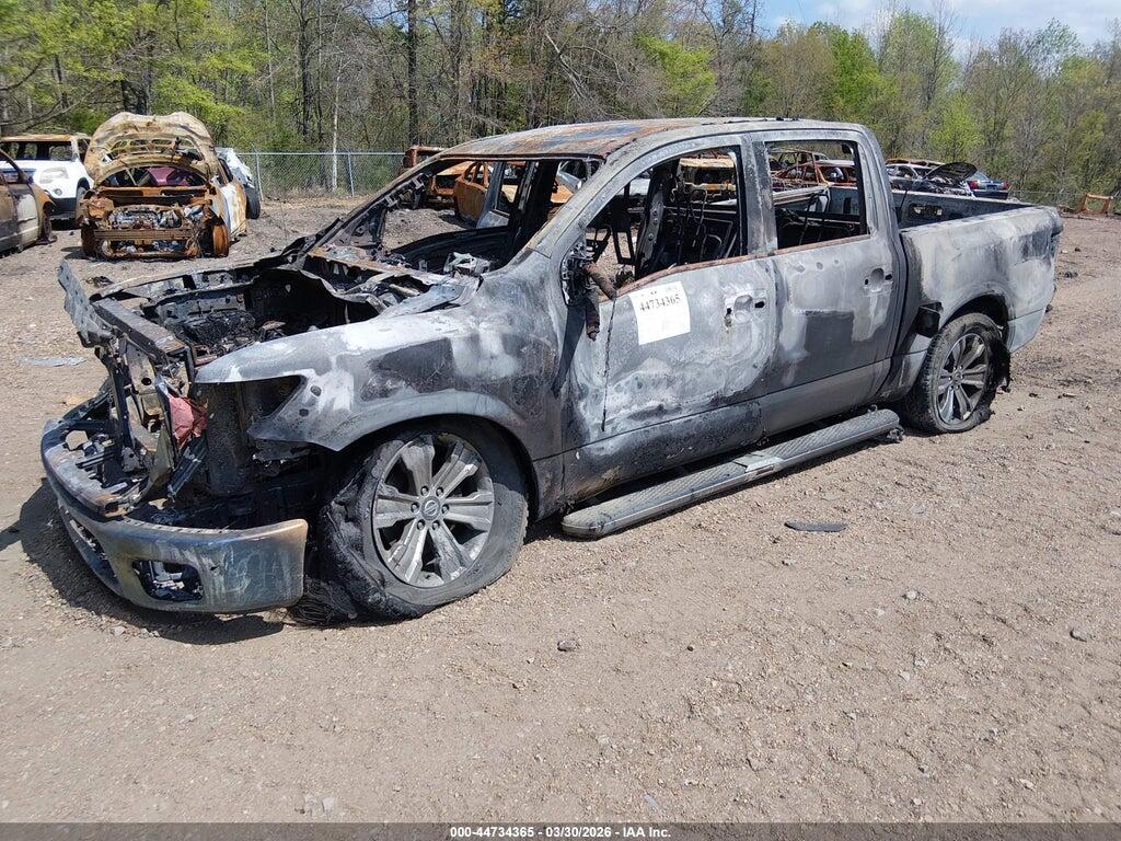 1N6AA1E50JN513438 2018 NISSAN TITAN photo no. 2