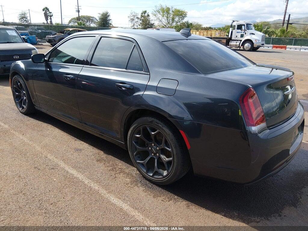 2C3CCABG1KH559810 2019 CHRYSLER 300 photo no. 3