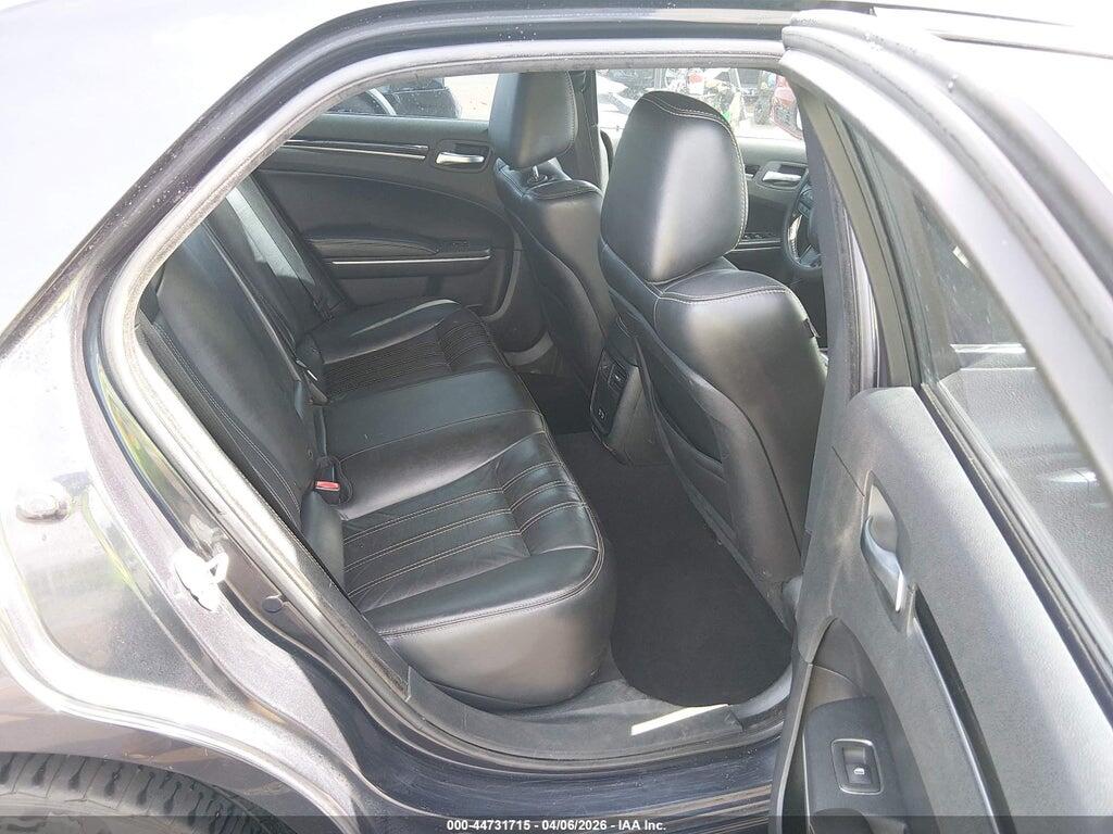 2C3CCABG1KH559810 2019 CHRYSLER 300 photo no. 8