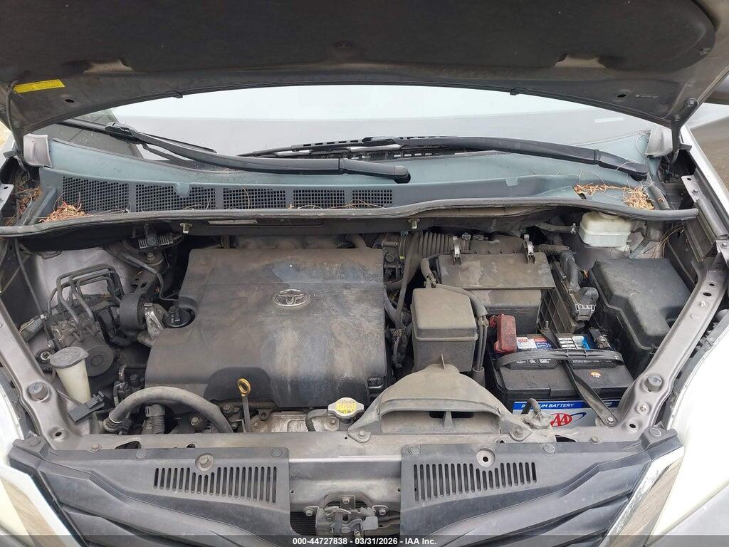 5TDKK3DC6BS130289 2011 TOYOTA SIENNA photo no. 10