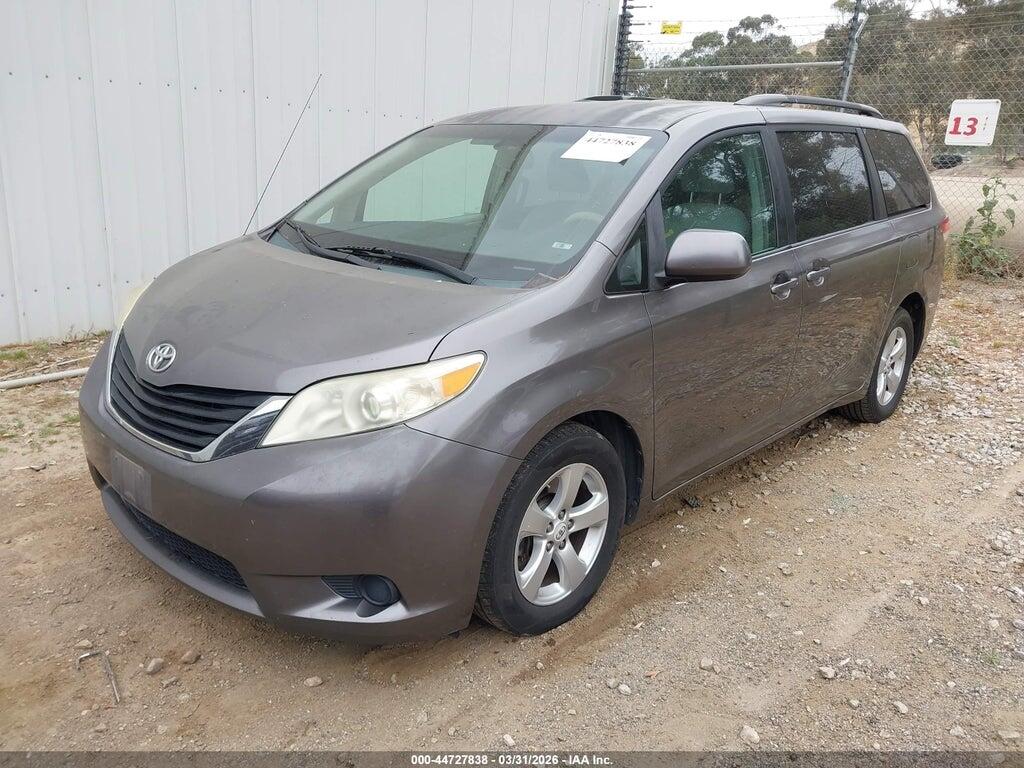 5TDKK3DC6BS130289 2011 TOYOTA SIENNA photo no. 2