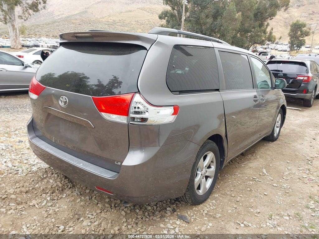 5TDKK3DC6BS130289 2011 TOYOTA SIENNA photo no. 4