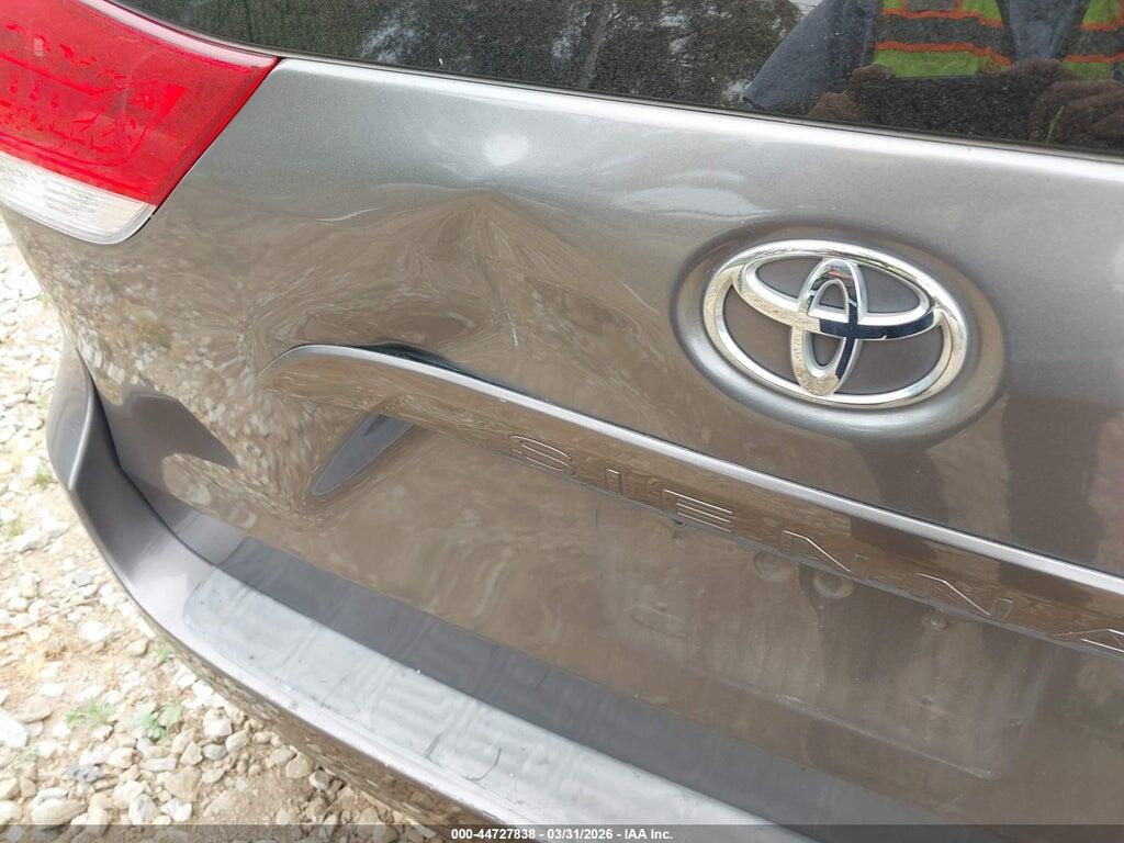 5TDKK3DC6BS130289 2011 TOYOTA SIENNA photo no. 6