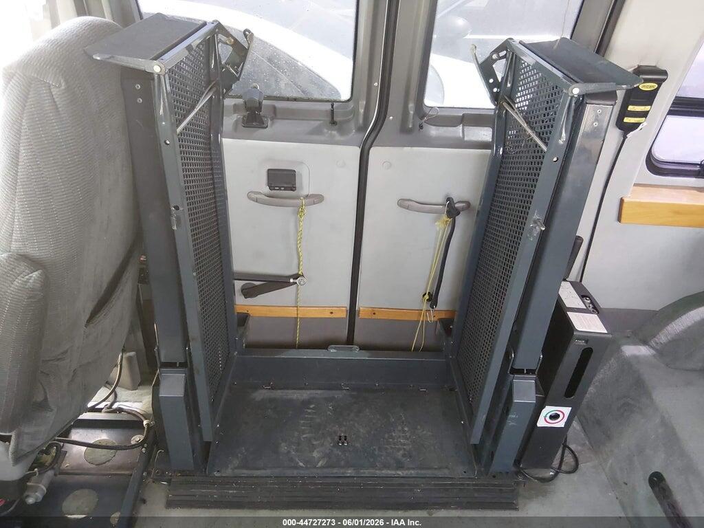 1FDNE24L46HA32799 2006 FORD E-250 photo no. 12