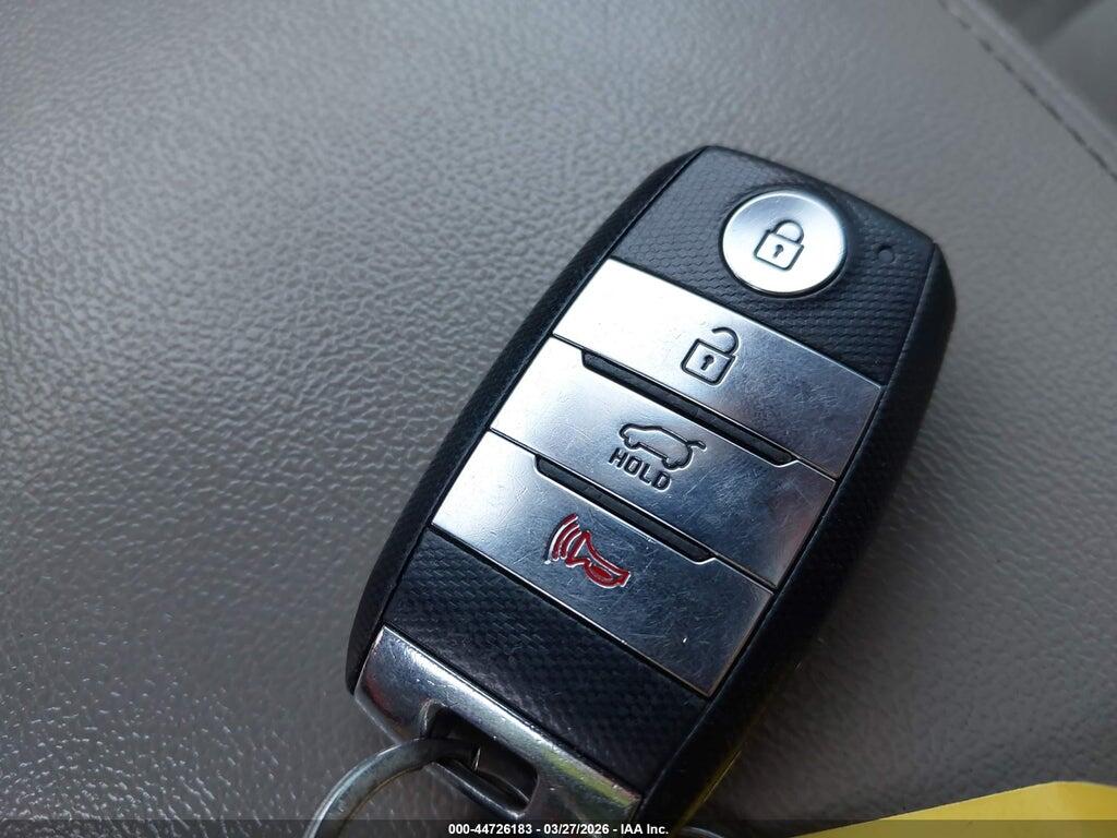 5XYPH4A52GG105832 2016 KIA SORENTO photo no. 11