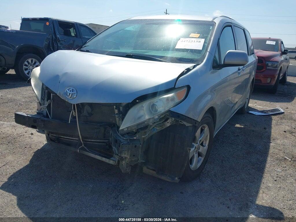 5TDKK3DC9FS599916 2015 TOYOTA SIENNA photo no. 2