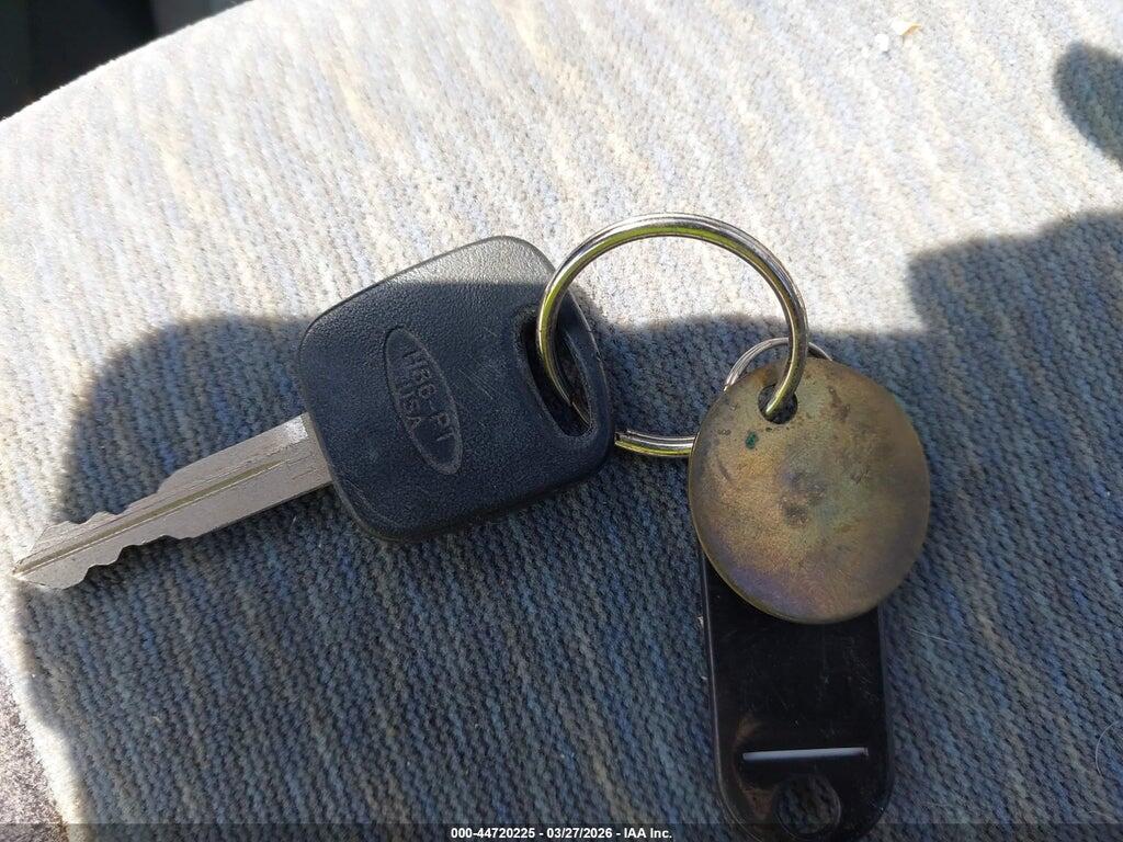 1FAFP33P01W123978 2001 FORD FOCUS photo no. 11