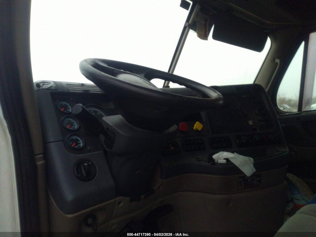 3AKJGLD54FSGD8665 2015 FREIGHTLINER CASCADIA 125 photo no. 5