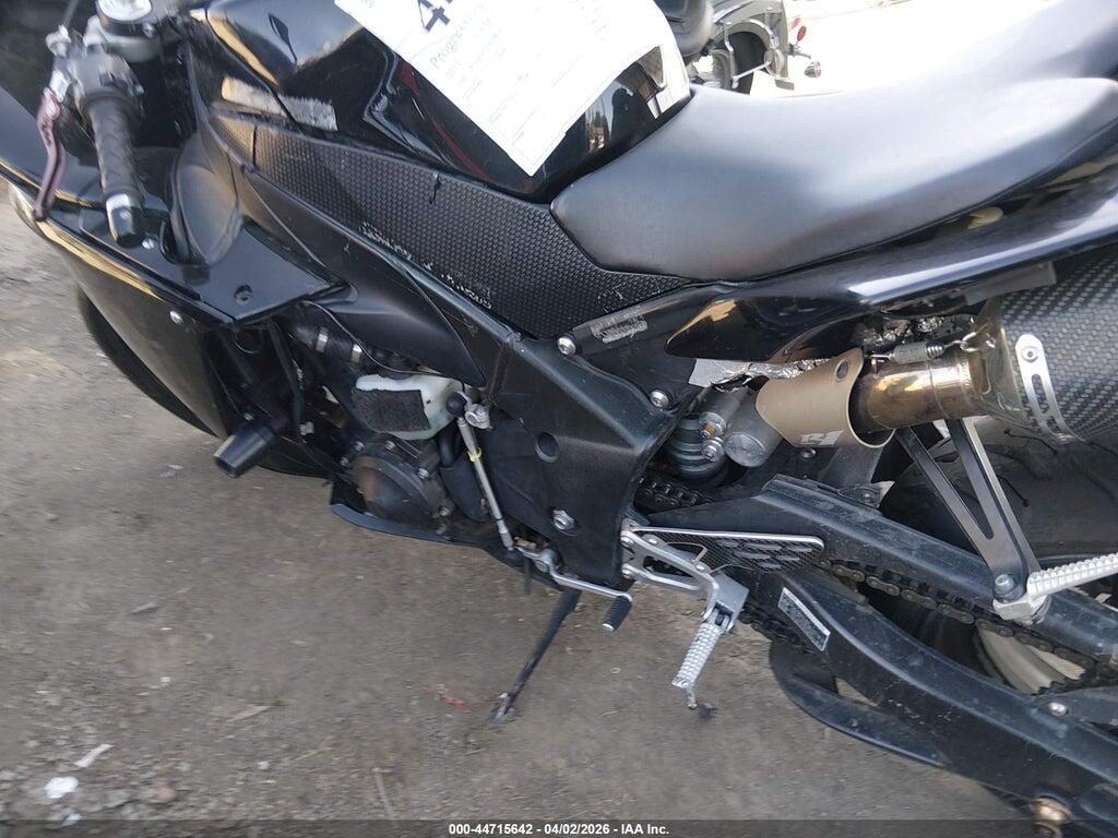 JYARN23E0BA011102 2011 YAMAHA YZFR1 photo no. 9
