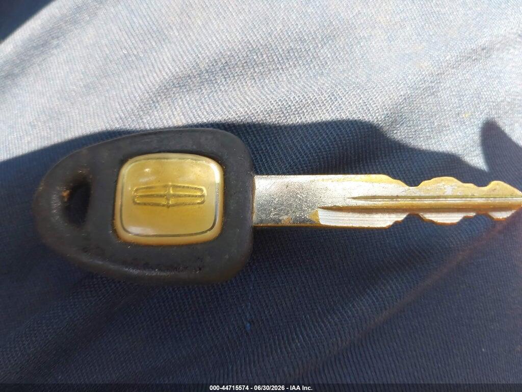 1LNLM83W2VY748608 1997 LINCOLN TOWN CAR photo no. 11