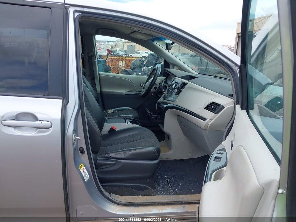 5TDXK3DC4BS105400 2011 TOYOTA SIENNA photo no. 5