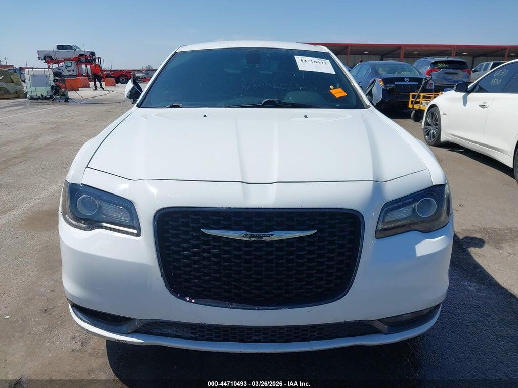 2C3CCABG5KH516717 2019 CHRYSLER 300 photo no. 12