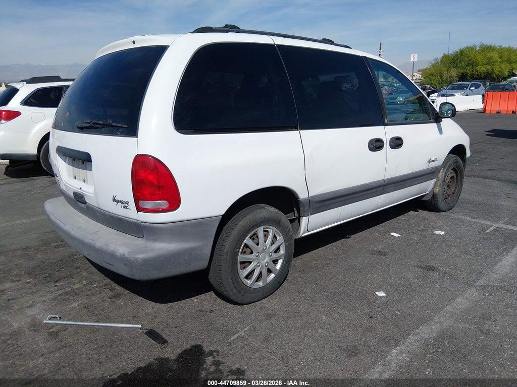 2P4GP4532TR806741 1996 PLYMOUTH VOYAGER photo no. 4