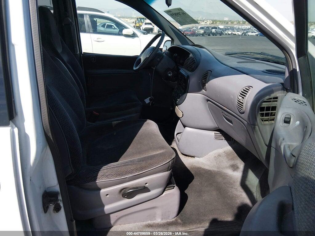 2P4GP4532TR806741 1996 PLYMOUTH VOYAGER photo no. 5