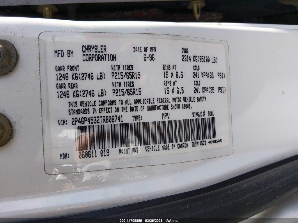 2P4GP4532TR806741 1996 PLYMOUTH VOYAGER photo no. 9