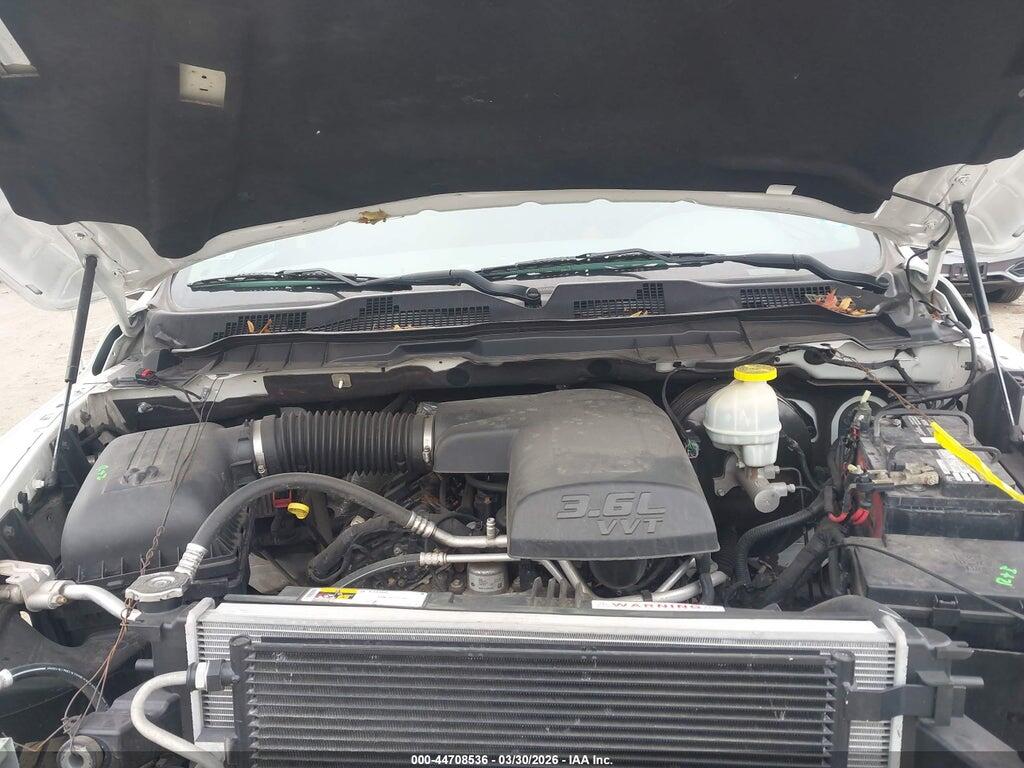 1C6RR7FG7JS209940 2018 RAM 1500 photo no. 10