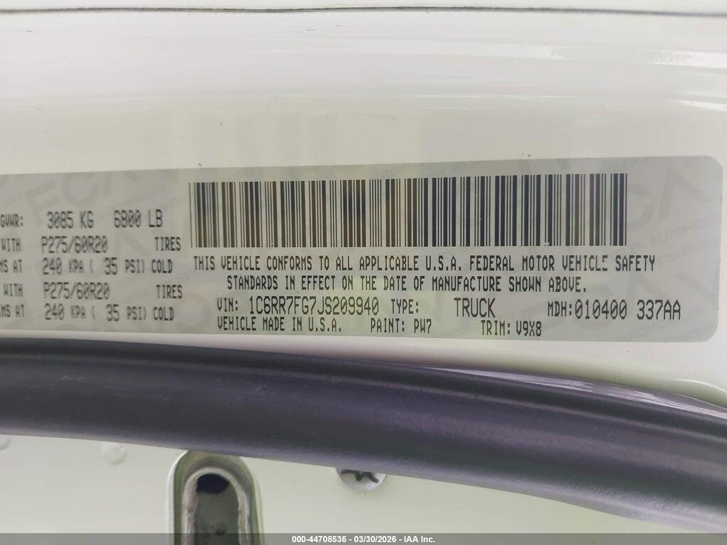 1C6RR7FG7JS209940 2018 RAM 1500 photo no. 9