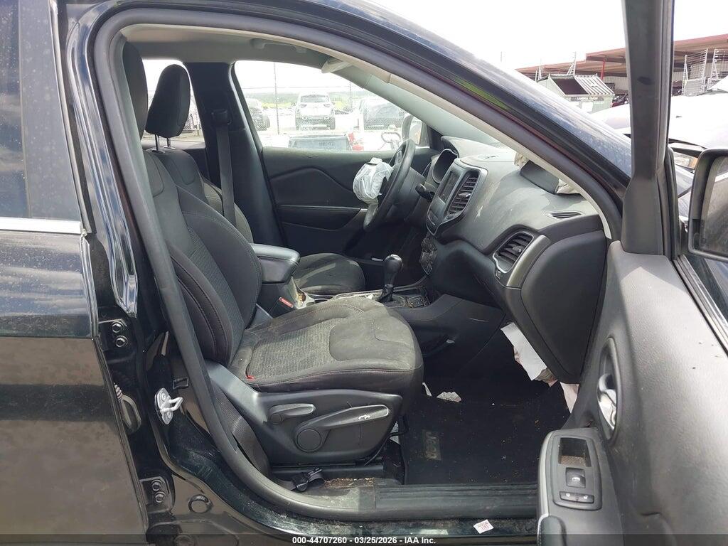 1C4PJLCB6KD144786 2019 JEEP CHEROKEE photo no. 5