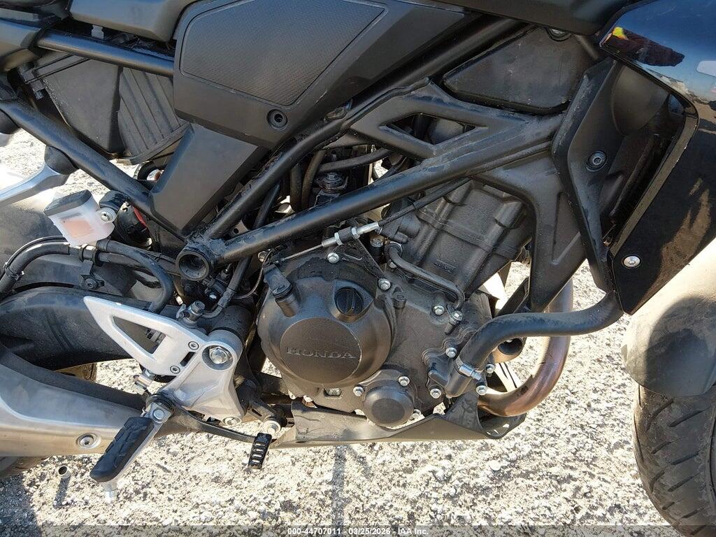 MLHNC5555P5300030 2023 HONDA CBF300 photo no. 8