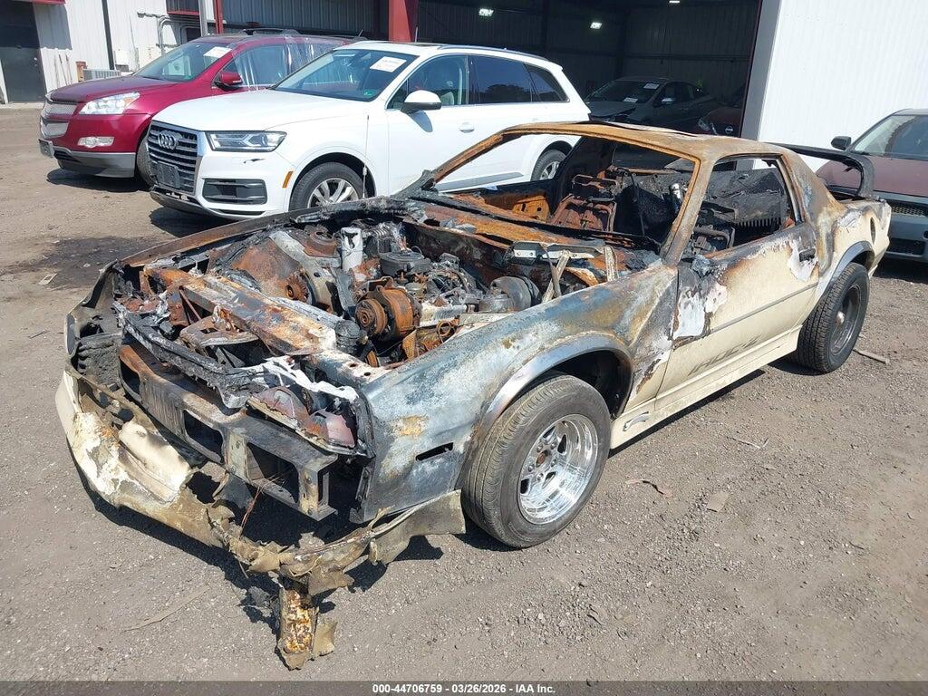 1G1FP87FXFL496942 1985 CHEVROLET CAMARO photo no. 2