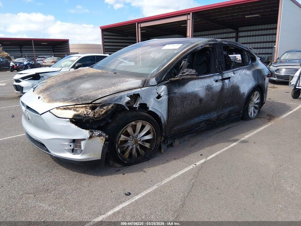 5YJXCAE21JF103792 2018 TESLA MODEL X photo no. 2